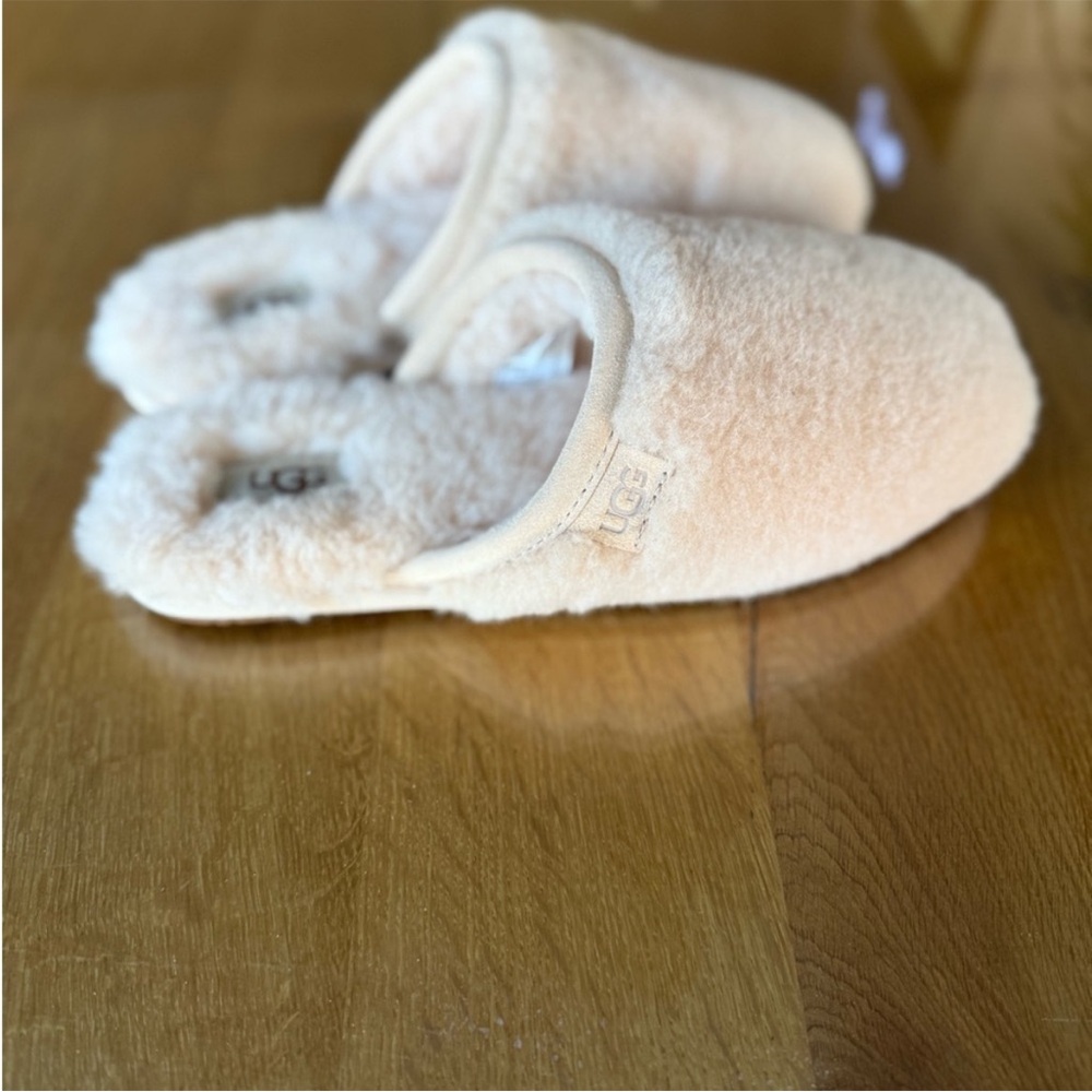 Ugg Cream Fuzzy Slippers 9 - Picture 2 of 3